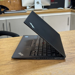 Lenovo ThinkPad X1 Carbon Gen 5 – 2-Core Intel Core i7 7th Gen | Ultra-Light Business Laptop – Certified | Checked by Technology Zone