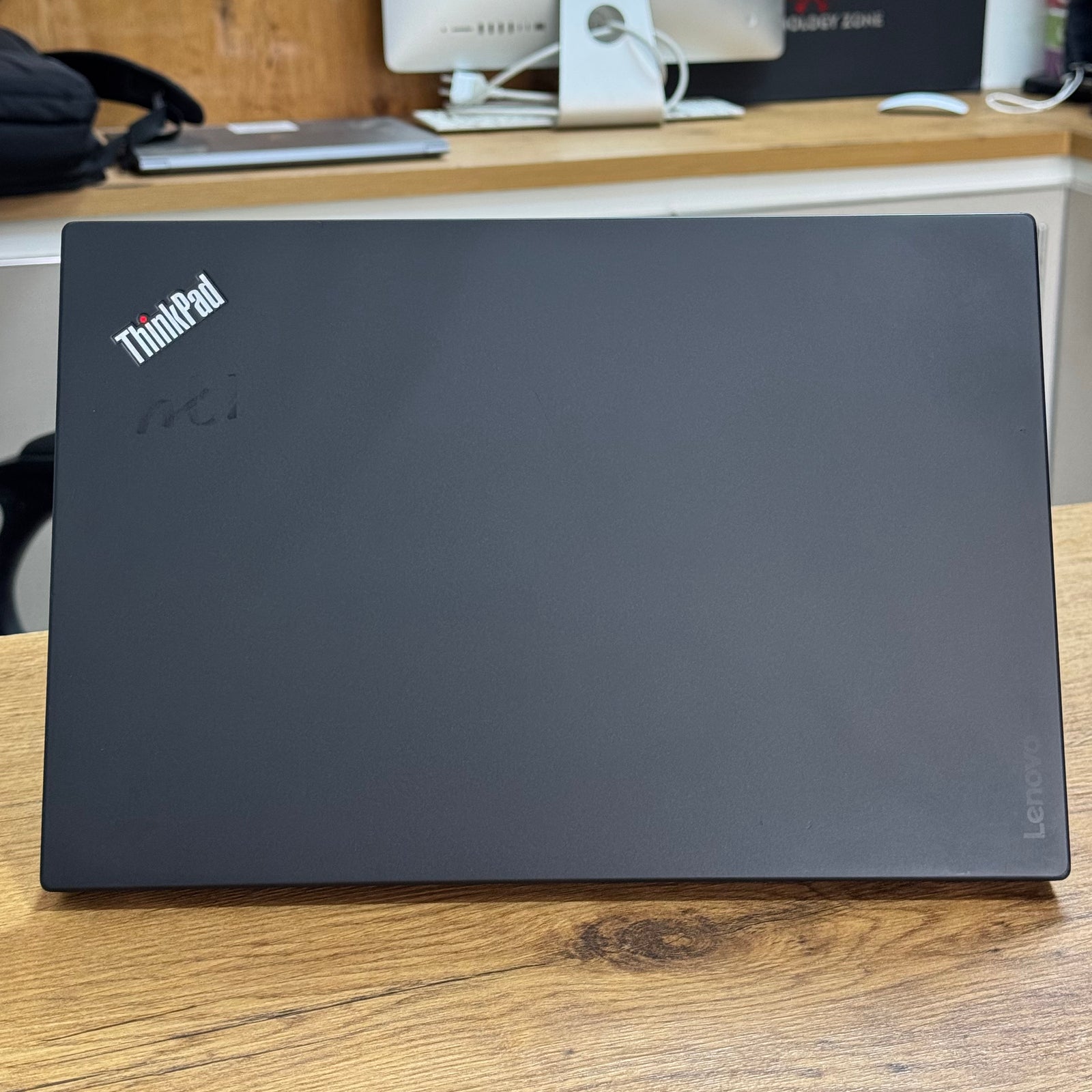 Lenovo ThinkPad X1 Carbon Gen 5 – 2-Core Intel Core i7 7th Gen | Ultra-Light Business Laptop – Certified | Checked by Technology Zone