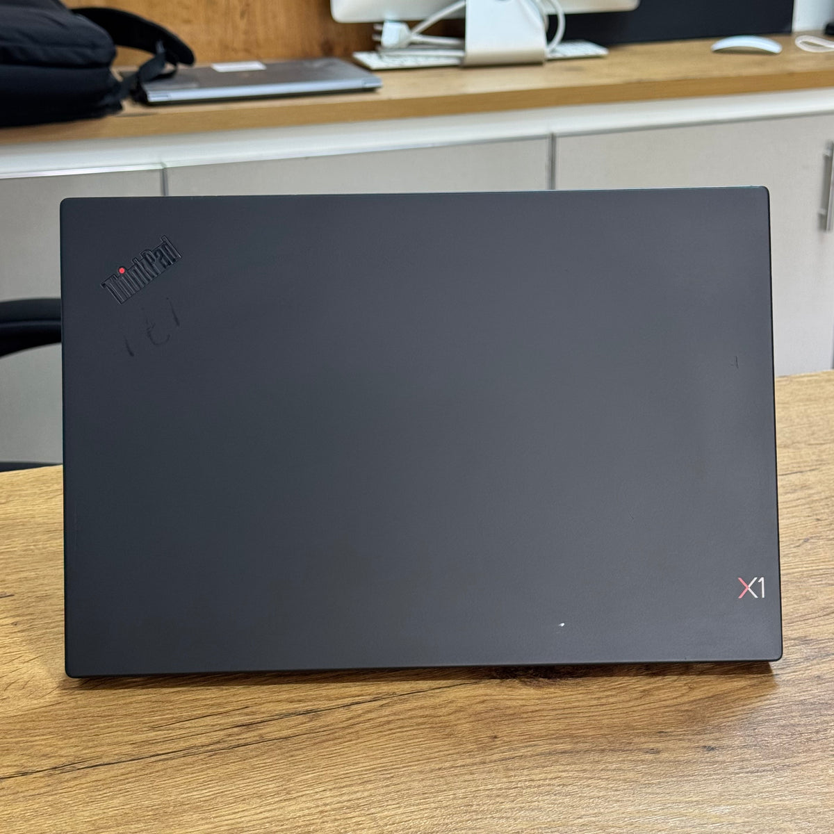 Lenovo ThinkPad X1 Carbon Gen 7 – 4-Core Intel Core i5 8th Gen | Premium Ultralight Business Laptop – Certified | Checked by Technology Zone