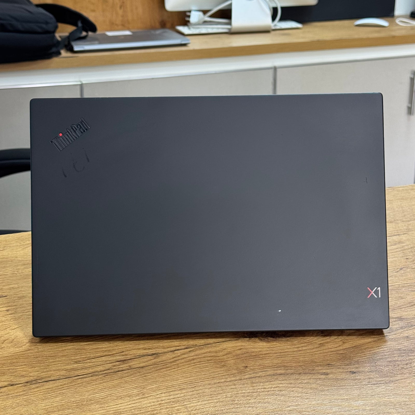 Lenovo ThinkPad X1 Carbon Gen 7 – 4-Core Intel Core i5 8th Gen | Premium Ultralight Business Laptop – Certified | Checked by Technology Zone