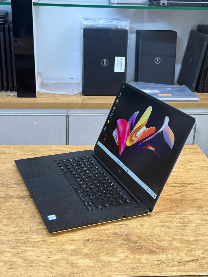Dell Precision 5540 Mobile Workstation – Intel Core i5 (4-Core, 9th Gen) | Intel UHD Graphics 630 (Shared) | Full HD Display – Certified | Checked by Technology Zone
