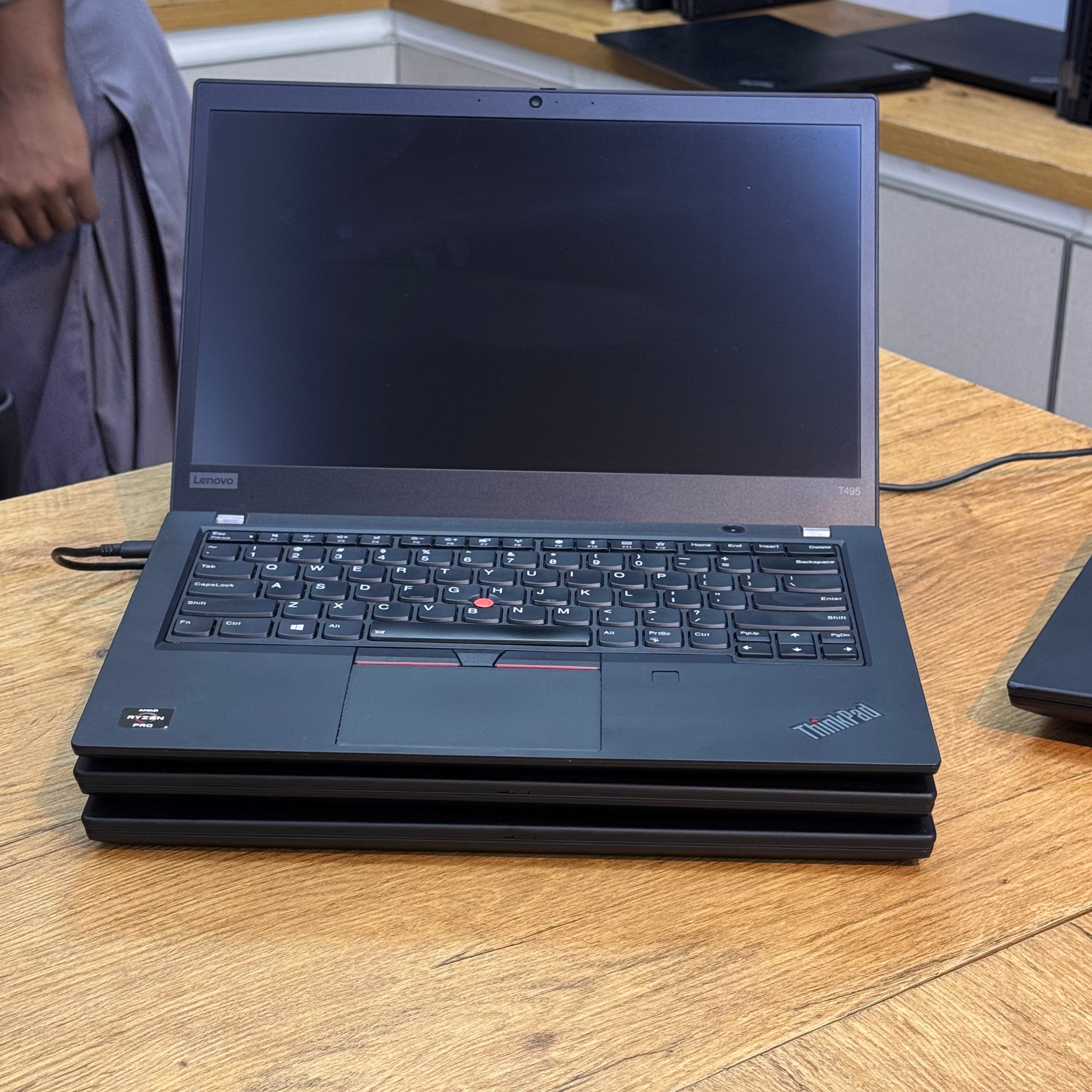 Lenovo ThinkPad T14 – 6-Core AMD Ryzen 5 PRO 4650U | Business Laptop – Certified | Checked by Technology Zone